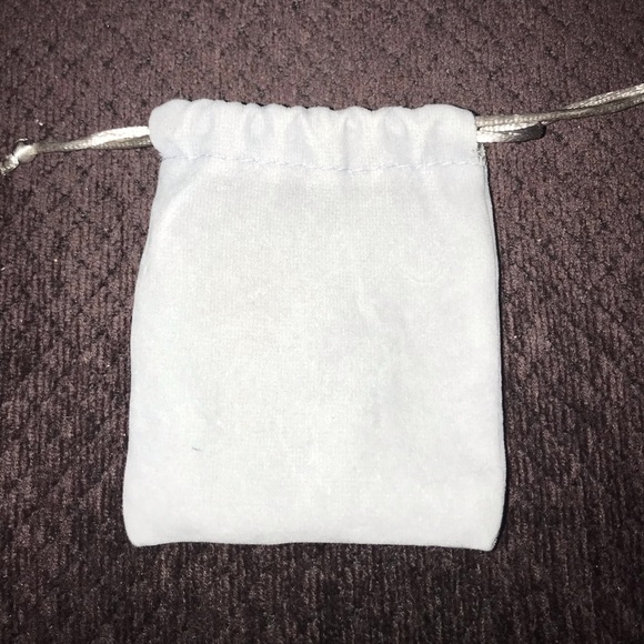 Charge 2 Fitbit + Charging cable + Little bag - Picture 5 of 5